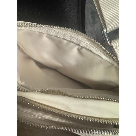 Lululemon Crossbody Camera Bag 2L Ivory - Picture 9 of 9